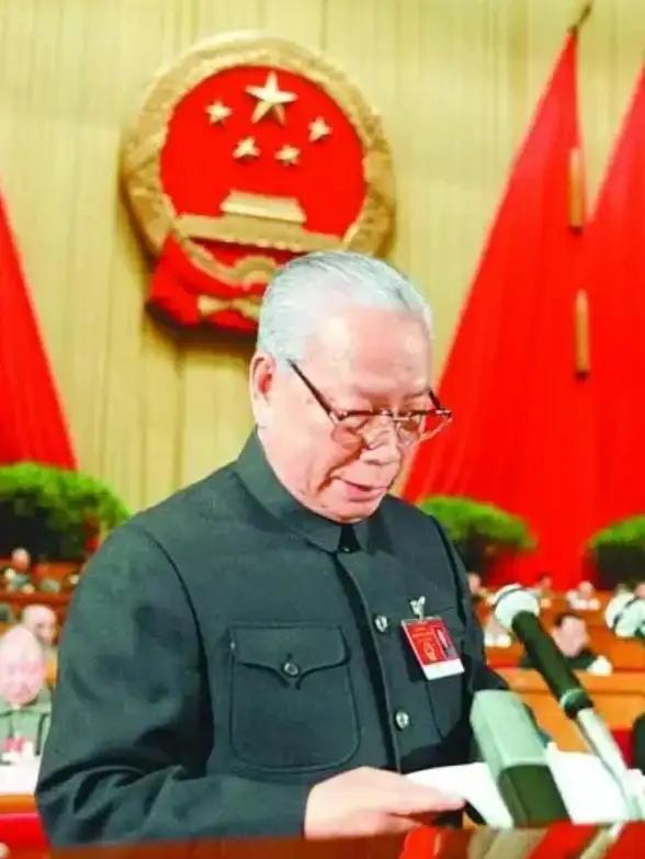 还在为语言不通发愁？灵雀录音转文字APP实时翻译200+语种，出国旅行沟通无忧！