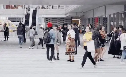 时尚传奇🌟品牌揭秘：探寻时尚界翘楚背后的辉煌故事