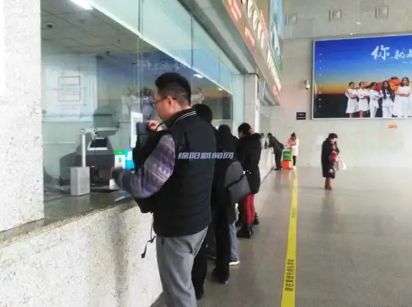 还在为抢不到火车票发愁？铁路12306 app的自动抢票功能让你轻松购票！