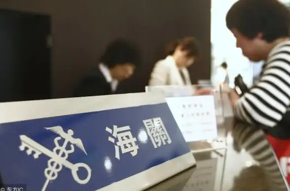 还在为证件照发愁？试试证件照随身拍APP，一键拍摄制作超简单！