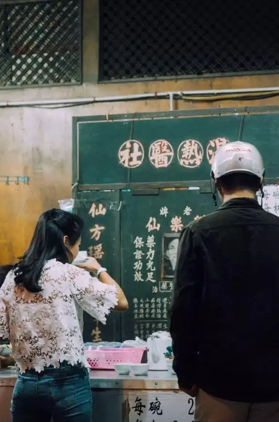 厌倦了普通社交软件？这款APP既能直播交友，又能像朋友圈一样分享日常，何不来体验？