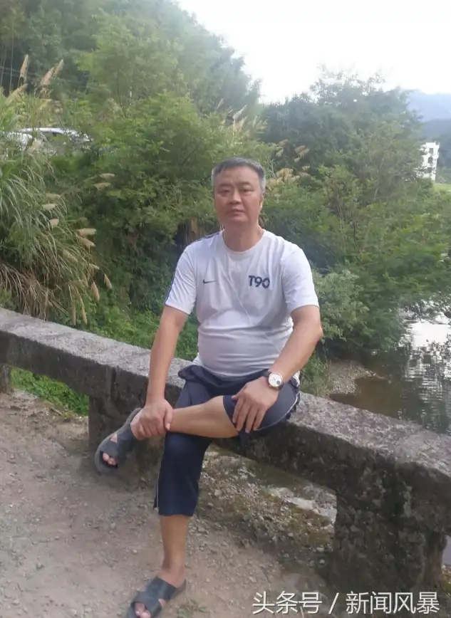 还在为生活工作中的麻烦发愁？试试万卷APP，智能解决你的困扰！