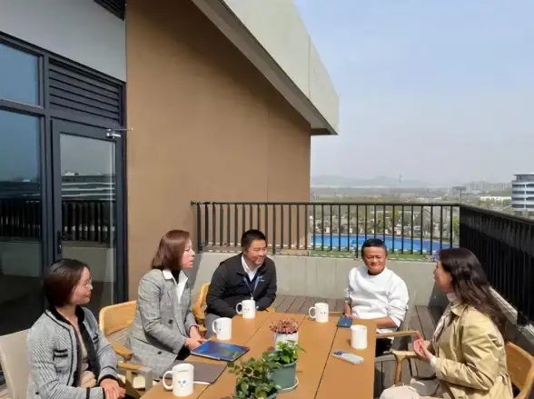 想要金句频出？试试一言APP，你的专属语录生成神器！