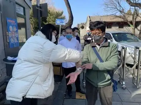 谁说效率工具只能死板？XX APP让你体验真正的聪明！