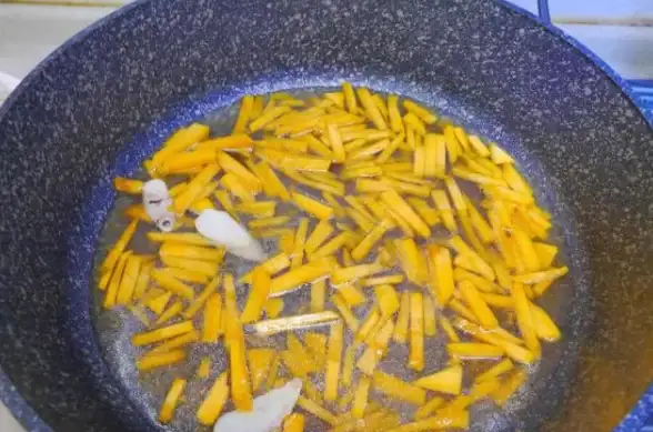 厨房小白也能变大厨？食用手册'教你用常见食材玩转花样菜谱！