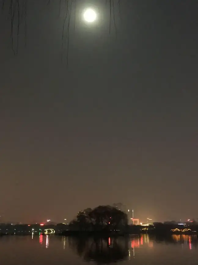 摄影技巧📷月亮拍摄参数全解析：轻松掌握手机设置，拍出清晰唯美的月亮照片