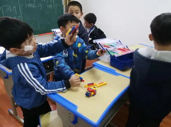 还在为校园生活烦恼？到梦空间'APP帮你轻松管理社团活动、拓展人脉，你试过了吗？