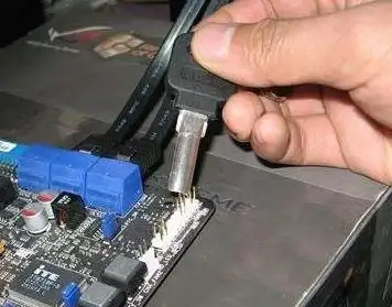 电脑故障💻黑屏问题：电脑黑屏却能开机的原因及修复步骤指南
