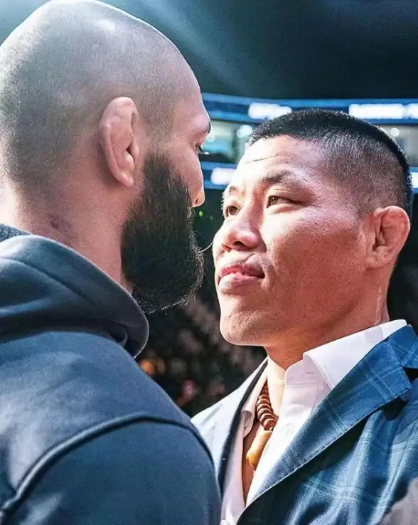 激战⚡复仇 现实终结 UFC战士千里奔袭喷子面前爆发