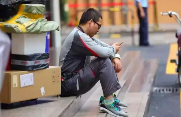 想寄快递更快捷？试试顺丰小哥APP，一键下单极速送达！