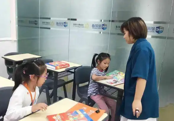 如何从小培养孩子的英语能力？这款线上辅导助手来帮你！