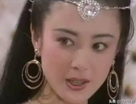 想要一款既能打造自然素颜又能玩转百变彩妆的美颜相机？闪闪相机满足你！
