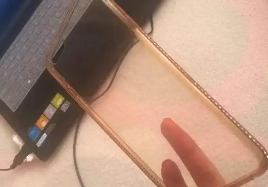 清洁技巧📱手机壳发黄怎么办？教你简单几步恢复洁白如新