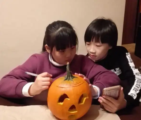 高智商AI自动回复，你的聊天小助手lovetips不来试试吗？