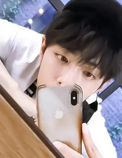 清洁小妙招📱手机壳发黄了别扔，掌握这几个方法让它焕然一新