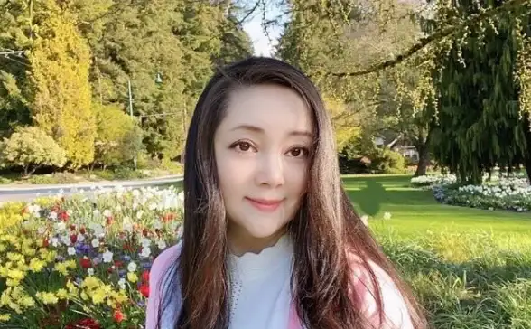 想拍出自然又精致的自拍照？试试美丽相机的多层级美颜与风格滤镜吧！