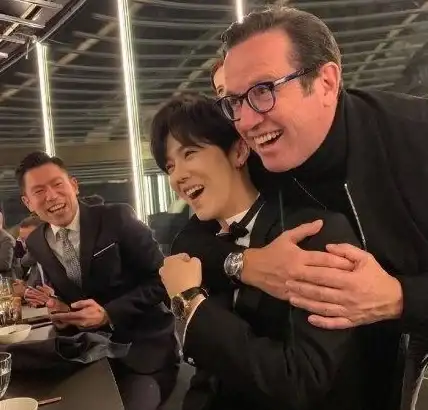 想随时随地与孩子的儿童手表互联？试试小鹿互联APP吧！