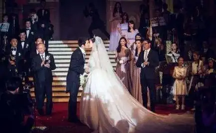 想一键生成浪漫婚礼视频？试试'婚礼乎视频'海量素材助你留住幸福瞬间！