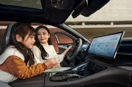 想提升乘车体验？沙发管家比亚迪APP海量应用任你选，车机生活更精彩！